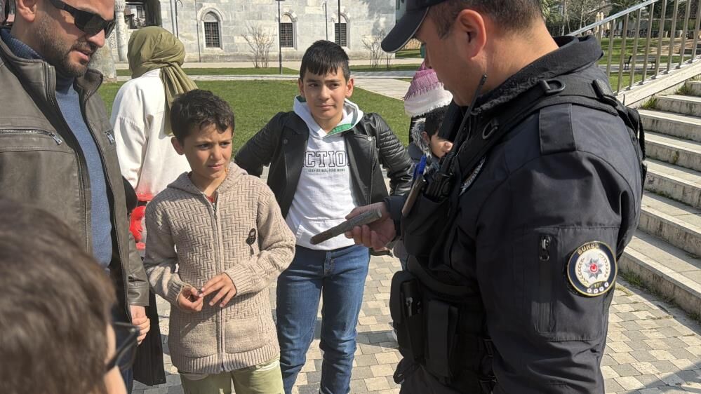 Cekilen Gol Kiyisinda Oynayan Cocuklar Top Mermisi Buldu Sans Eseri Kimseye Zarar Verm (3)