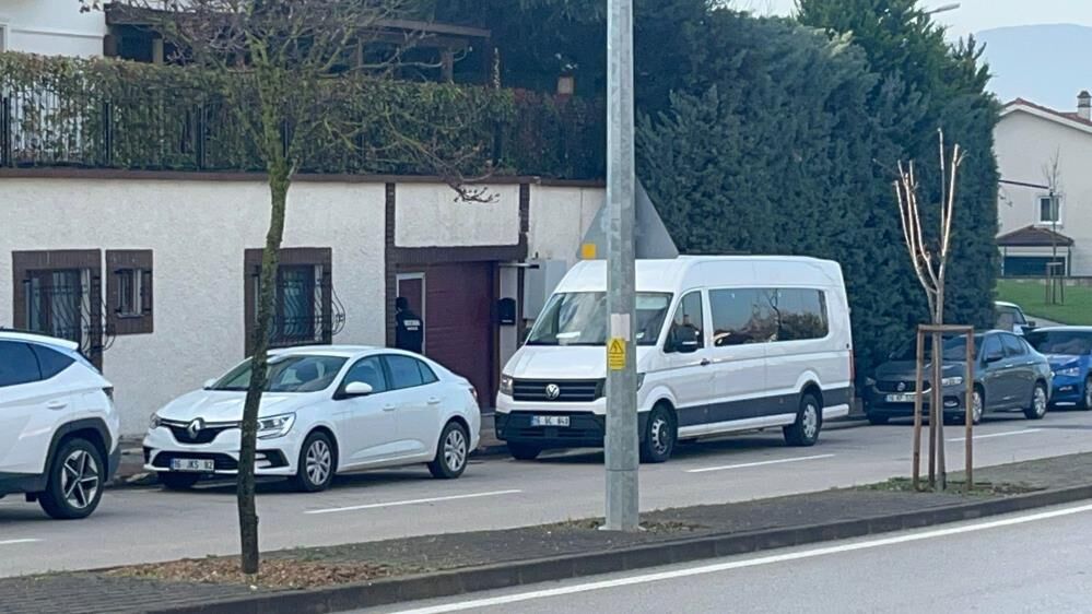 Chpli Belediyelerde Buyuk Sarsinti Buyuksehir Belediye Baskani Mustafa Bozbey Esi Ve K (5)