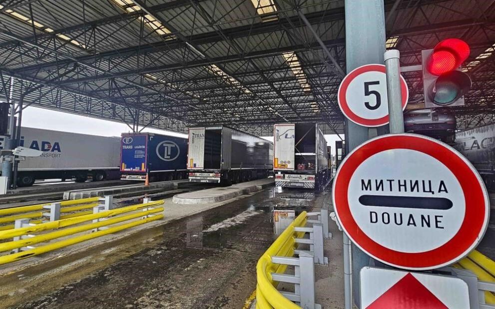 Cikolata Cantasindan Servet Cikti Sinirda 220 Bin Euro Soku (1)-1