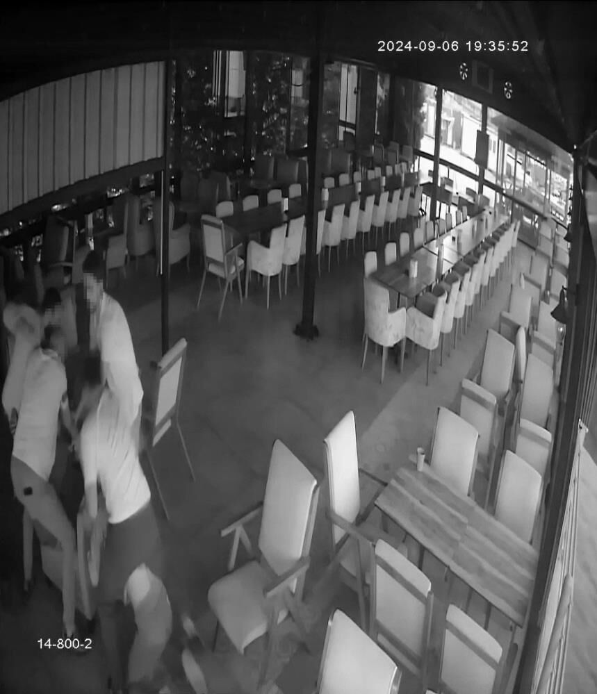 Cinayetten Dakikalar Once Kayit Altinda Kafede Toplu Saldiri Kameralara Yansidi (3)