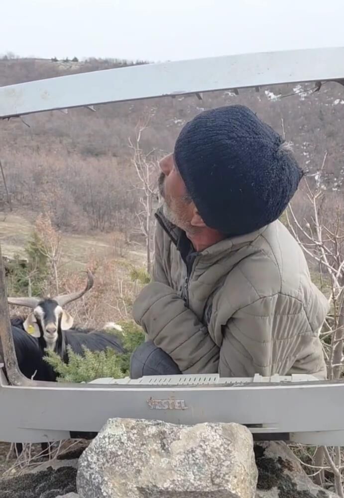 Dag Basinda Kecilerle Hava Durumu Sunumu Cobanin Kirik Televizyonla Yaptigi Bulten Sos (1)-1