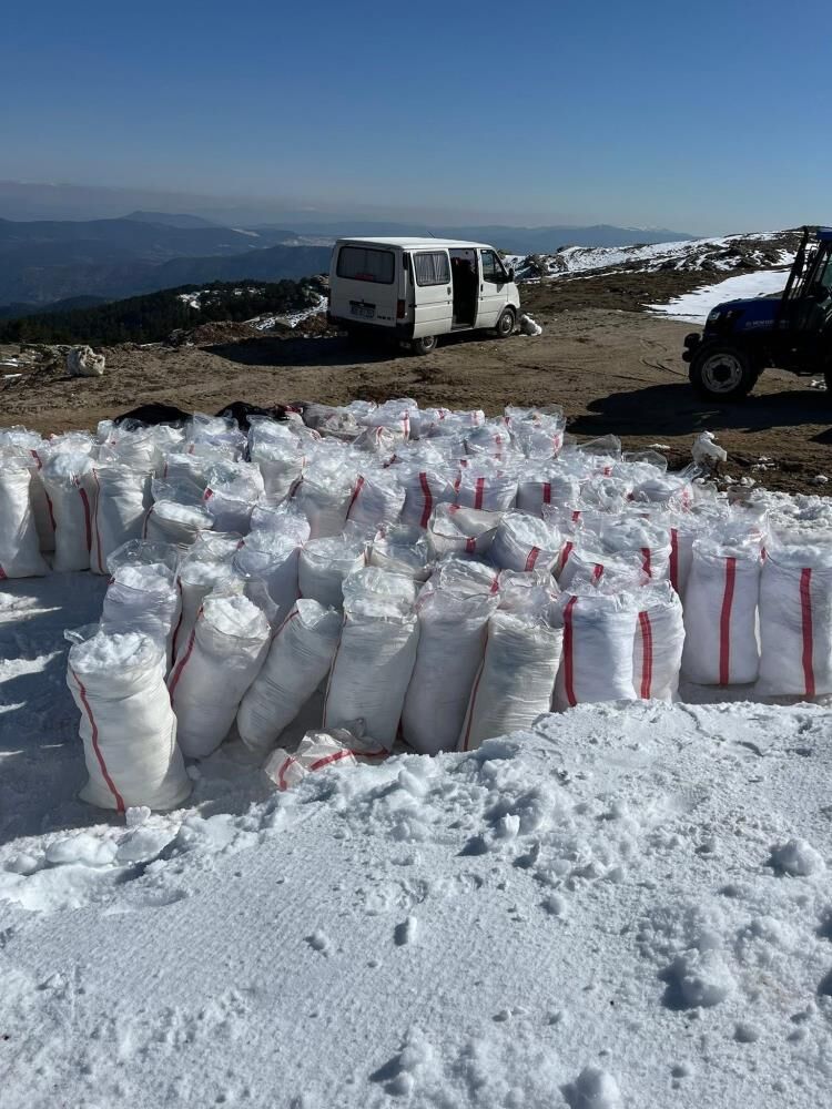 Dagdan Toplaniyor Topraga Gomuluyor Yazin Sofraya Geliyor4 02