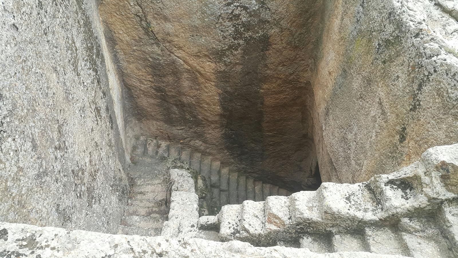 Demirkapı Kaya Anıtına Neden Kimse Sinemiyor