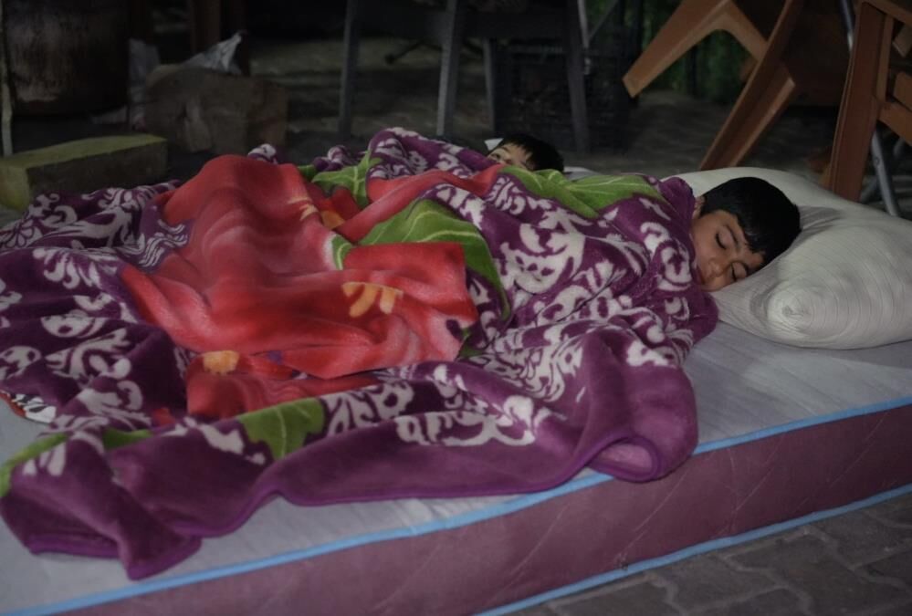 Deprem Bitti Sanildi Ama Kabus Devam Etti 150Den Fazla Artci Korkuttu Vatandas Geceyi (4)