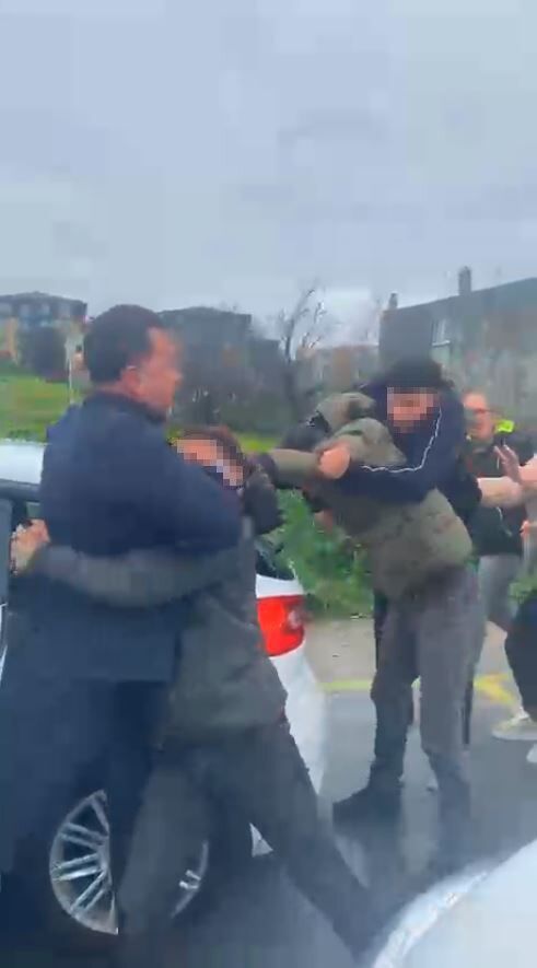 Direksiyon Sinavini Gecemeyen Surucu Babasi Ile Birlikte Komisyon Uyesine Saldirdi