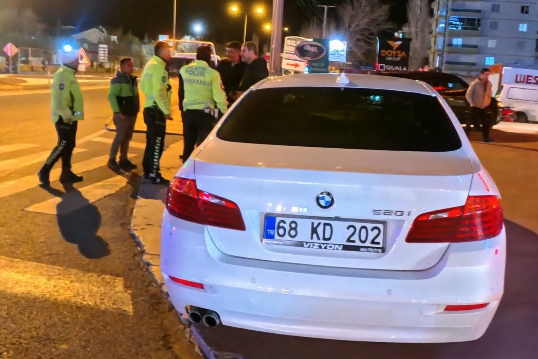 Drift Makas Kirmizi Isik Ihlali 16 Yasindaki Cocuk Babasinin Luks Arabasini Alip Sehri (1)-1