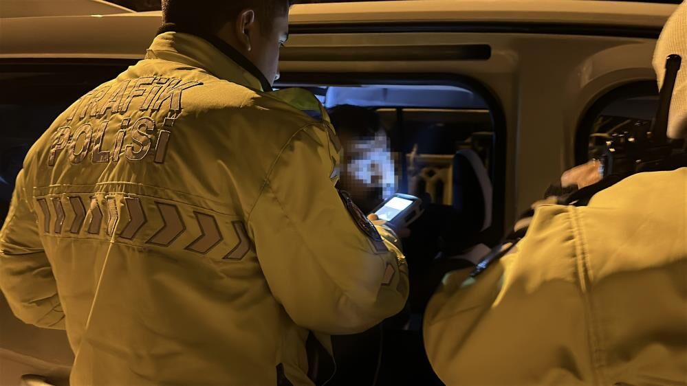 Dur Ihtarina Uymadi Polisin Uzerine Surdu Ehliyetsiz Ve Alkollu Surucuye Yarim Milyon (3)