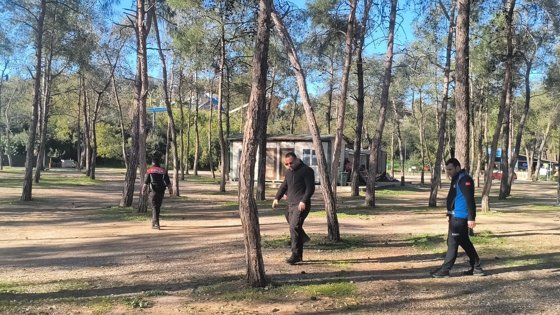 Duymadigi Selam Basina Bela Oldu Yasli Adami Sokak Ortasinda Bicakladilar (2)