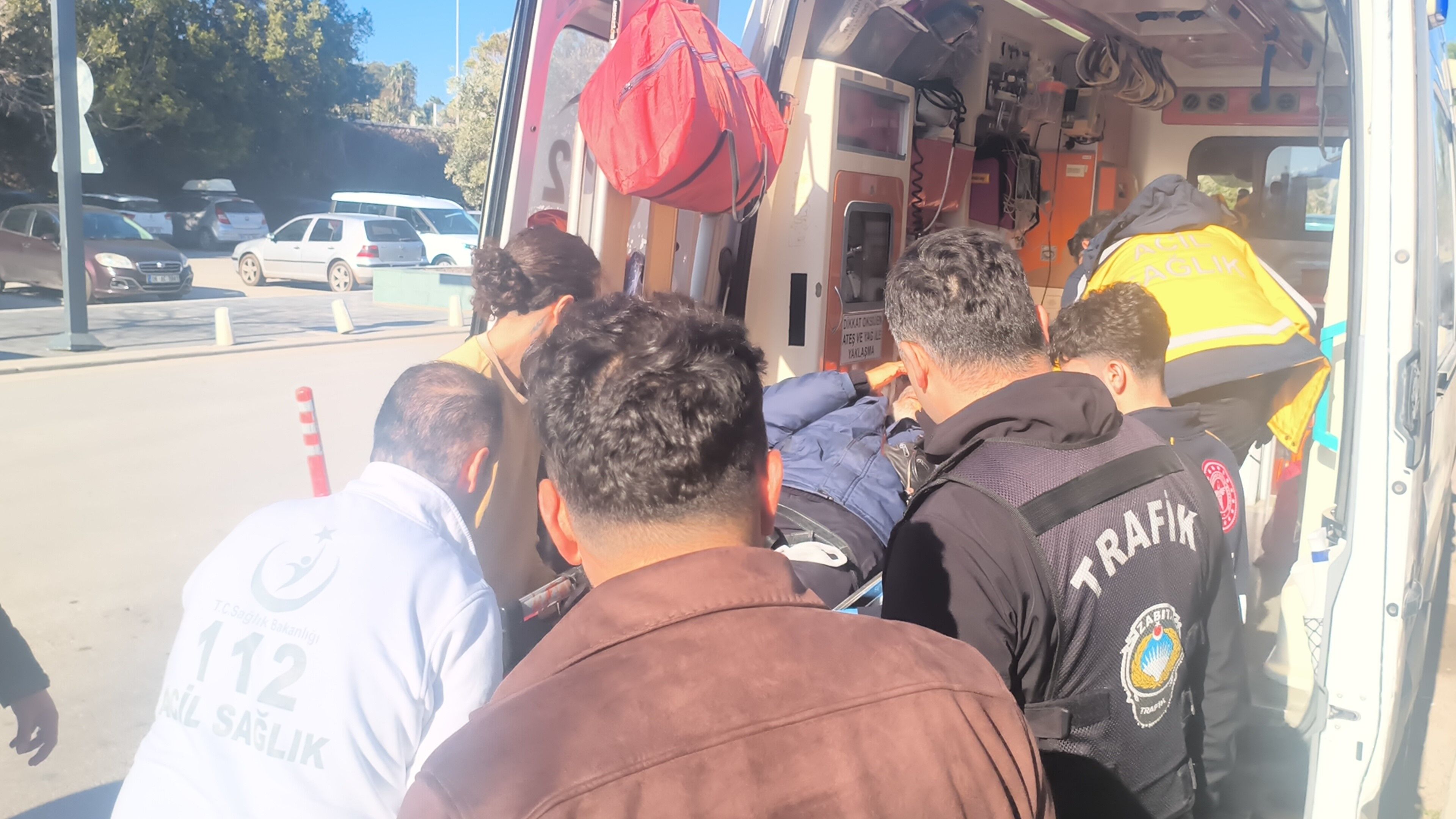 Duymadigi Selam Basina Bela Oldu Yasli Adami Sokak Ortasinda Bicakladilar (3)