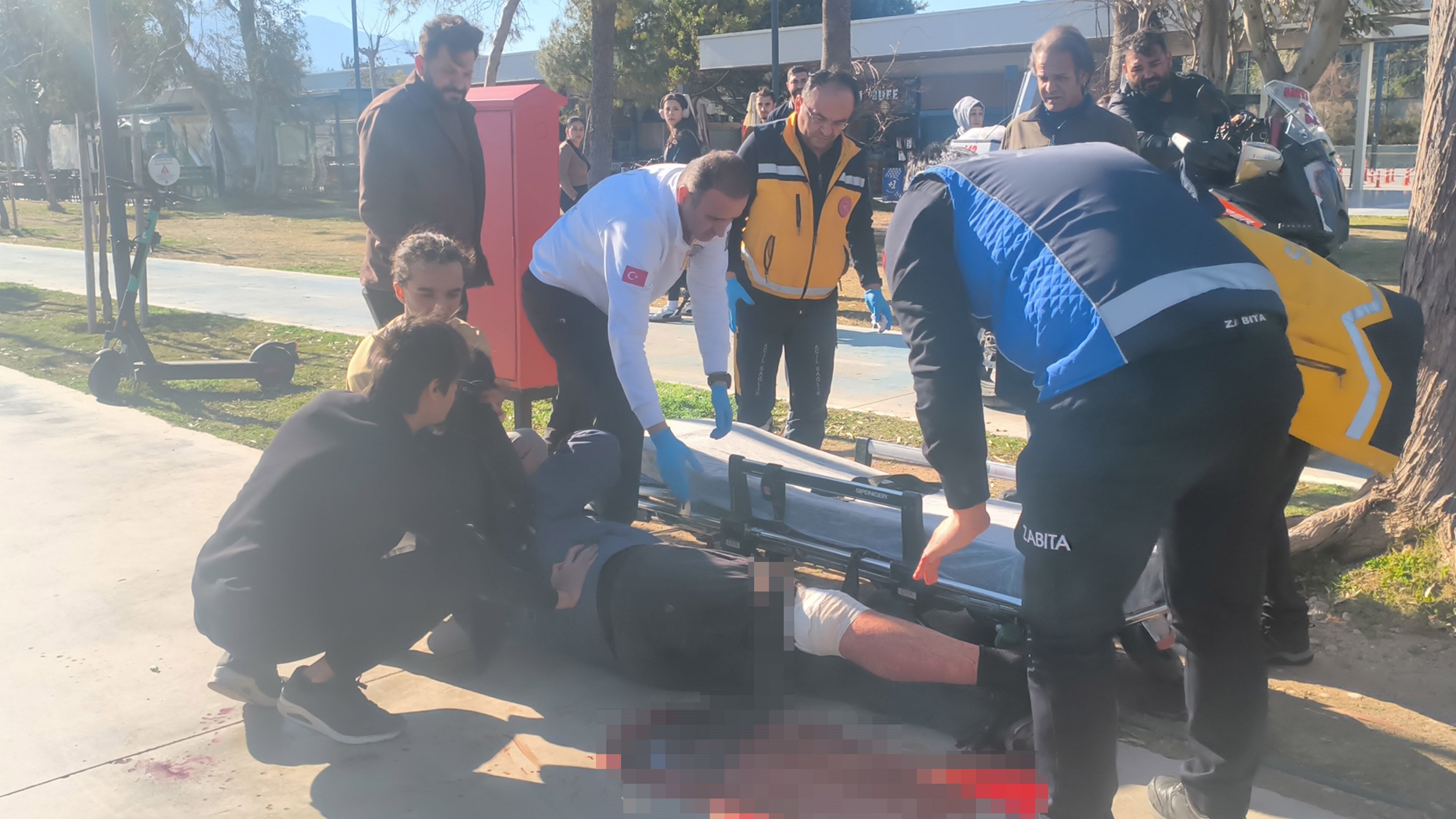 Duymadigi Selam Basina Bela Oldu Yasli Adami Sokak Ortasinda Bicakladilar (6)