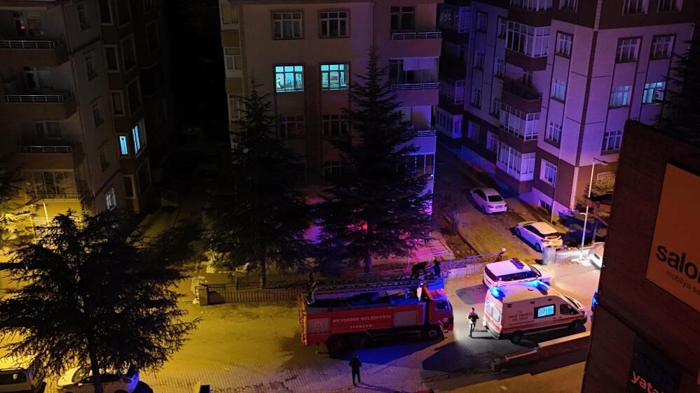 Ekipleri Sok Eden Gercek Evde Yalniz Yasayan Annesinden Haber Alamayan Kadin 112Yi Ara (1)-1