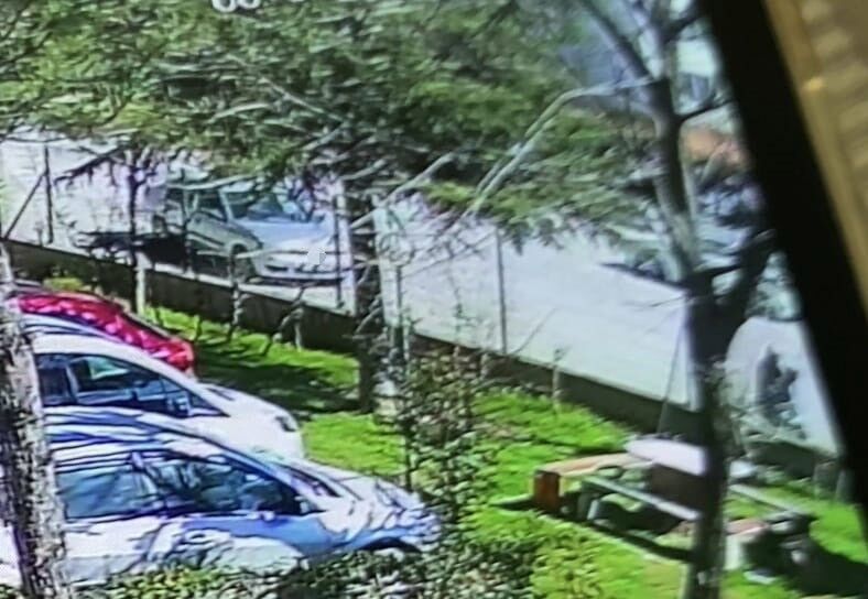 El Freni Unutuldu Otomobil Yokus Asagi Indi 1 Olu 2 Agir Yarali Kaza Guvenlik Kamerasinda (3)