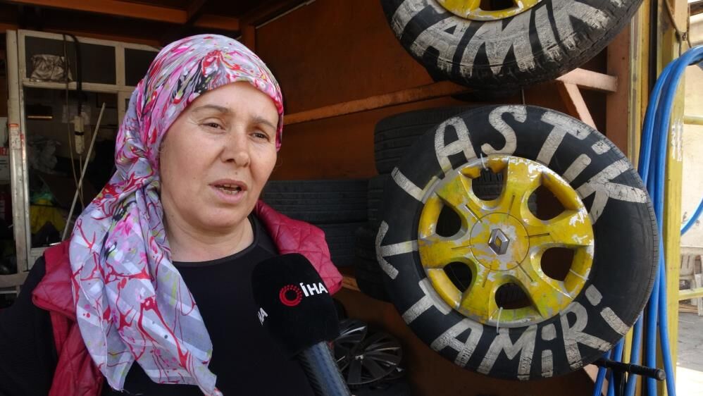 Erkek Beklerken Kadin Usta Cikti Kadin Ustaya Sasiran Musteriler (6)