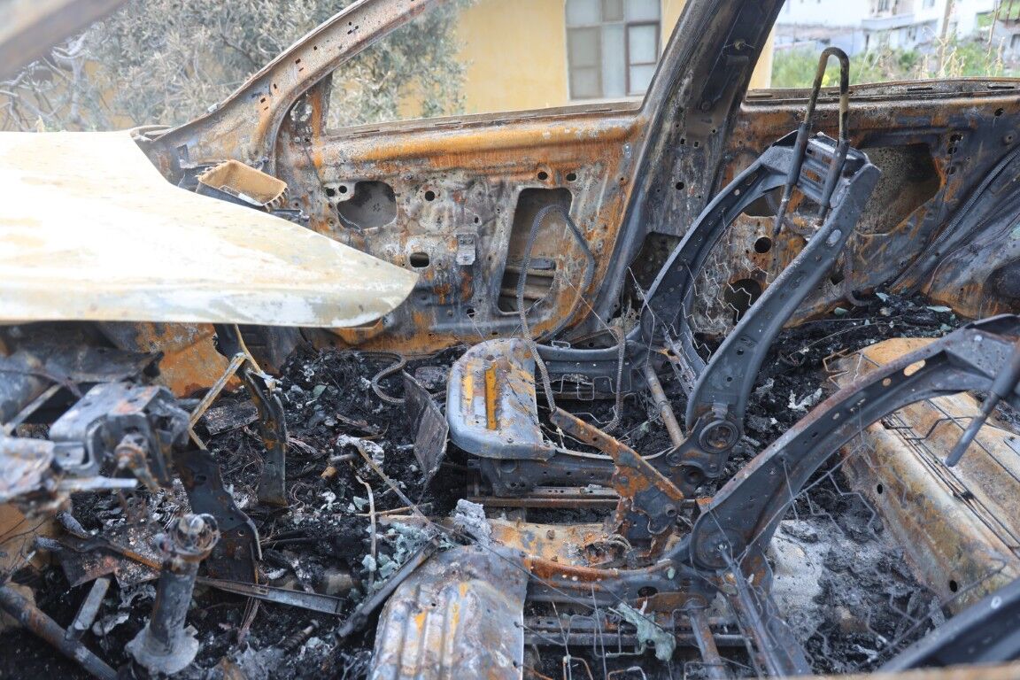 Evin Onunde Park Halindeydi Benzin Doktu Araci Yakti Kacarken Kendisi De Yandi (5) (Orta)