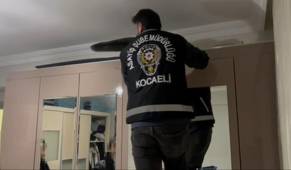 Evinde Oldurulen Kadinin Altinlarini Gasbetti Kuyumcuda Bozdururken Kameralara Takildi (5)