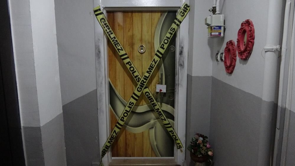 Evinde Oldurulen Kadinin Altinlarini Gasbetti Kuyumcuda Bozdururken Kameralara Takildi (6)