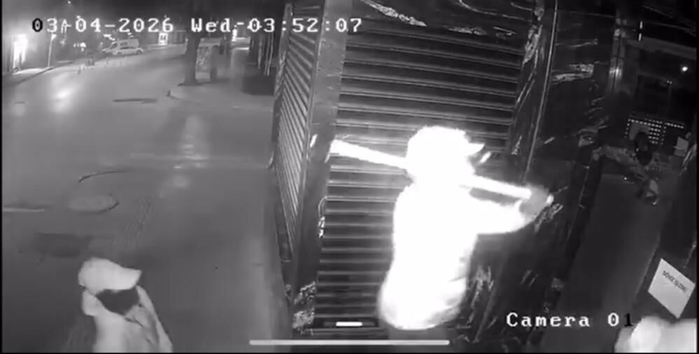 Film Gibi Kuyumcu Soygunu Kepengi Kumandayla Actilar Balyozla Girdiler 30 Saniyede Alt (2)