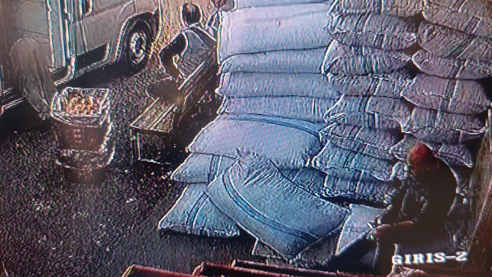 Firin Calisani Cuvalin Uzerinde Elinde Cay Bardagi Ile Dinlenirken Kalp Krizi Gecirdi (4)