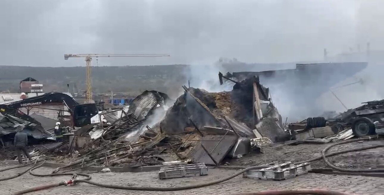 Gece Yarisi Cikan Yangin Kul Etti 460 Hayvanin Telef Oldu (2)