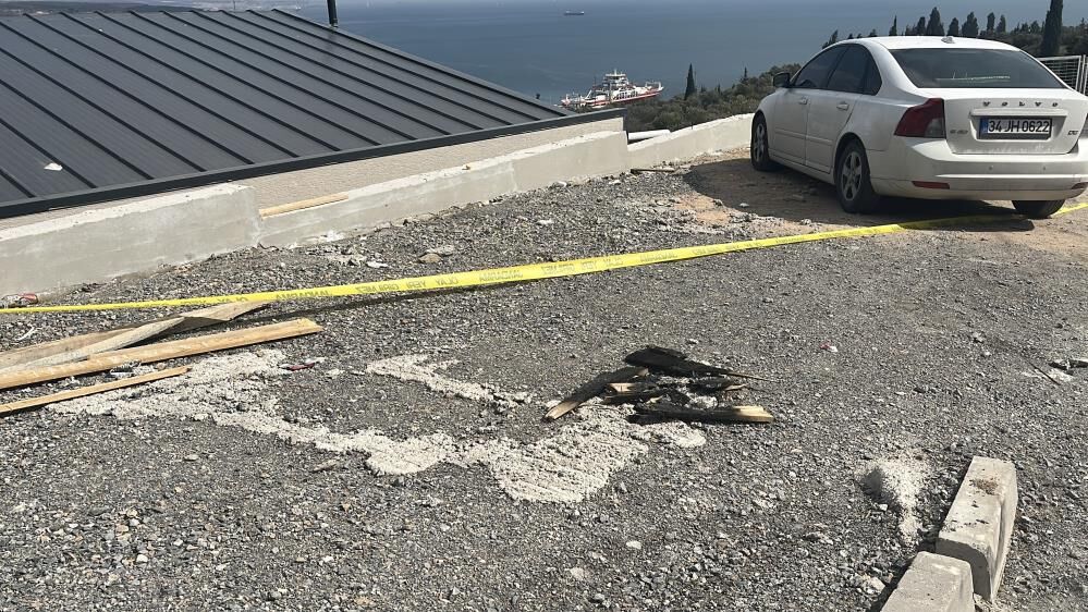 Gece Yarisi Korku Anlari Duvar Uzerinden Beton Zemine Dustu Dusme Ani Guvenlik Kameras (1)