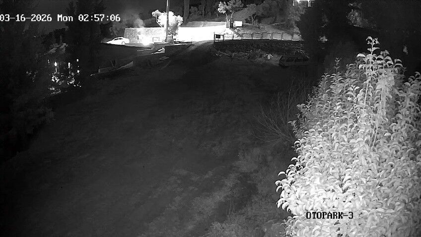 Gece Yarisi Korku Anlari Duvar Uzerinden Beton Zemine Dustu Dusme Ani Guvenlik Kameras (3)