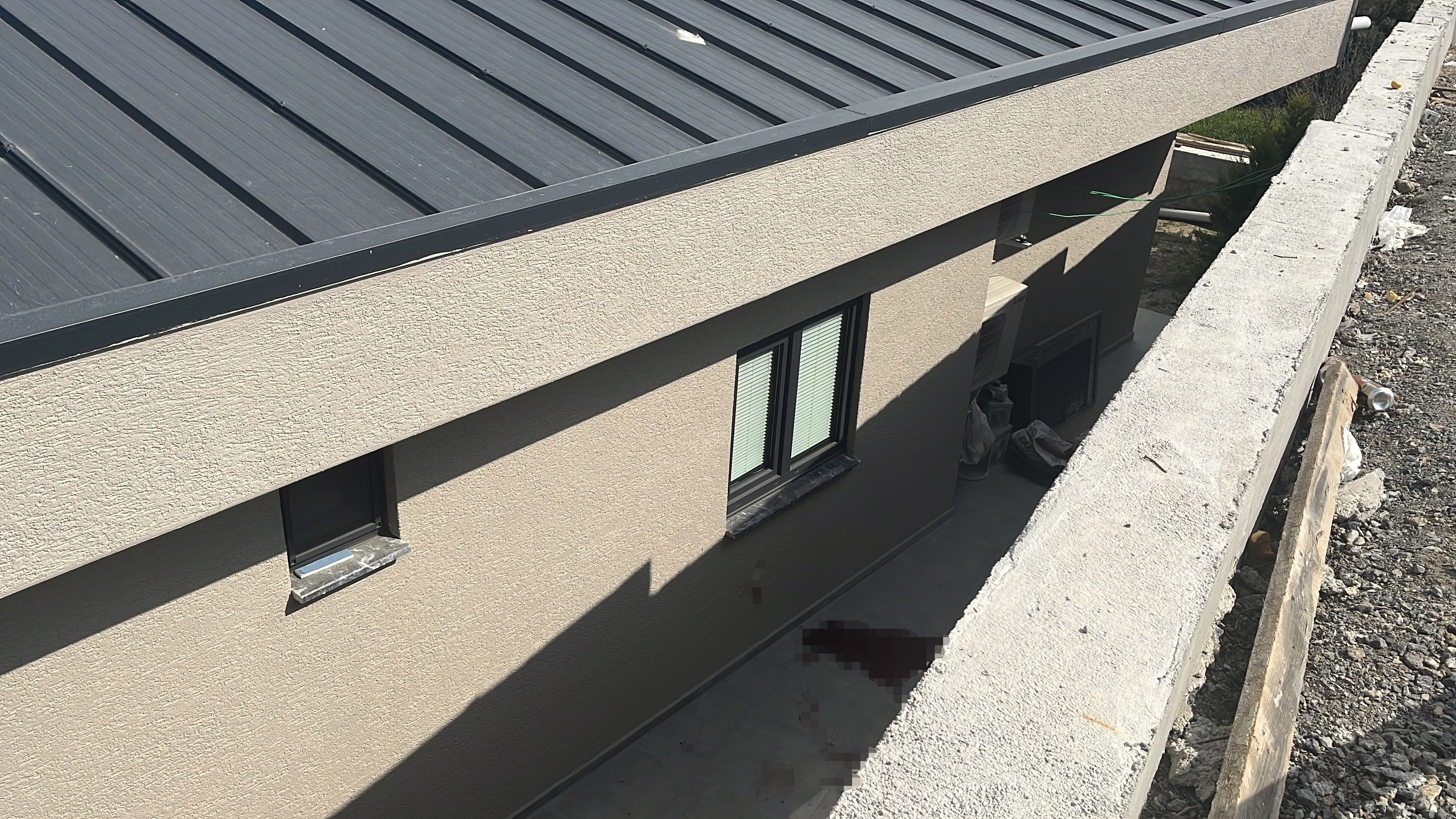 Gece Yarisi Korku Anlari Duvar Uzerinden Beton Zemine Dustu Dusme Ani Guvenlik Kameras (4)