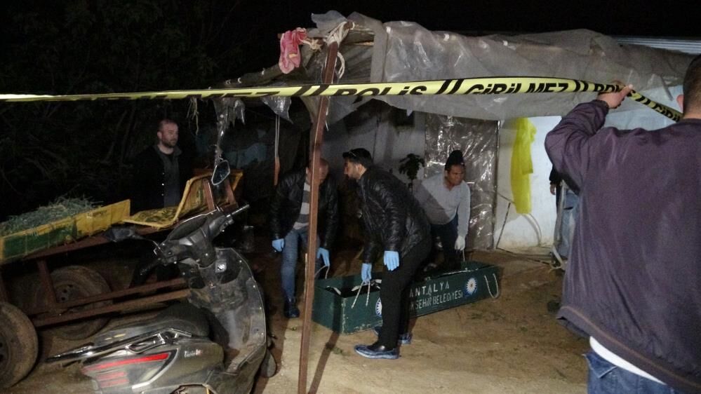 Genc Kadin Gogsunden Vurulmus Halde Olu Bulundu Kiz Kardesi Sinir Krizi Gecirdi (5)