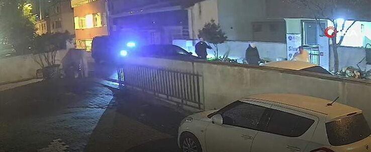 Guvenlik Kamerasi Her Seyi Kaydetti Cakarli Araclarla Geldiler 21 Yasindaki Genc Kursu (1)