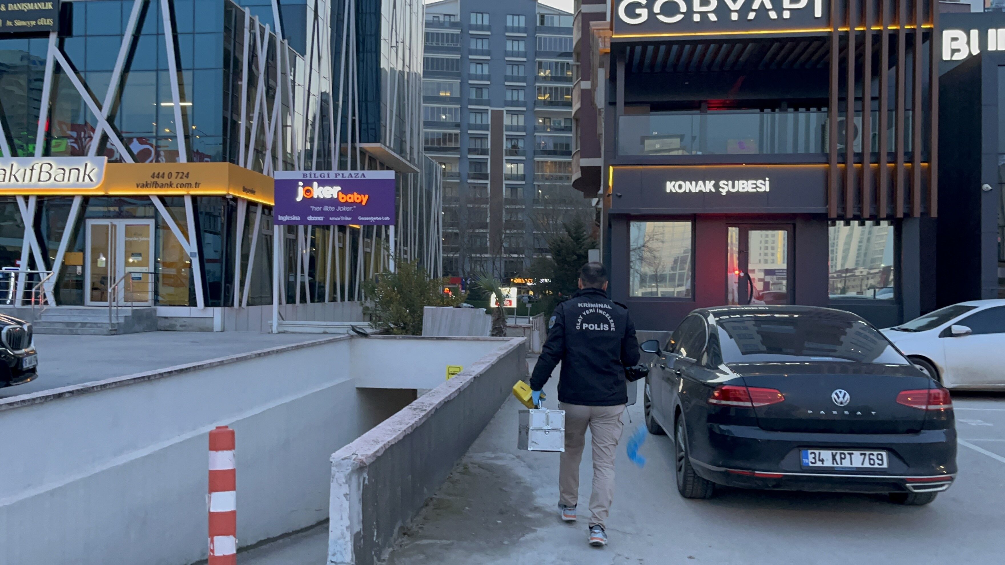 Guzellik Merkezinde Dehset Eski Sevgilisini Oldurup Intihara Kalkisti (3)