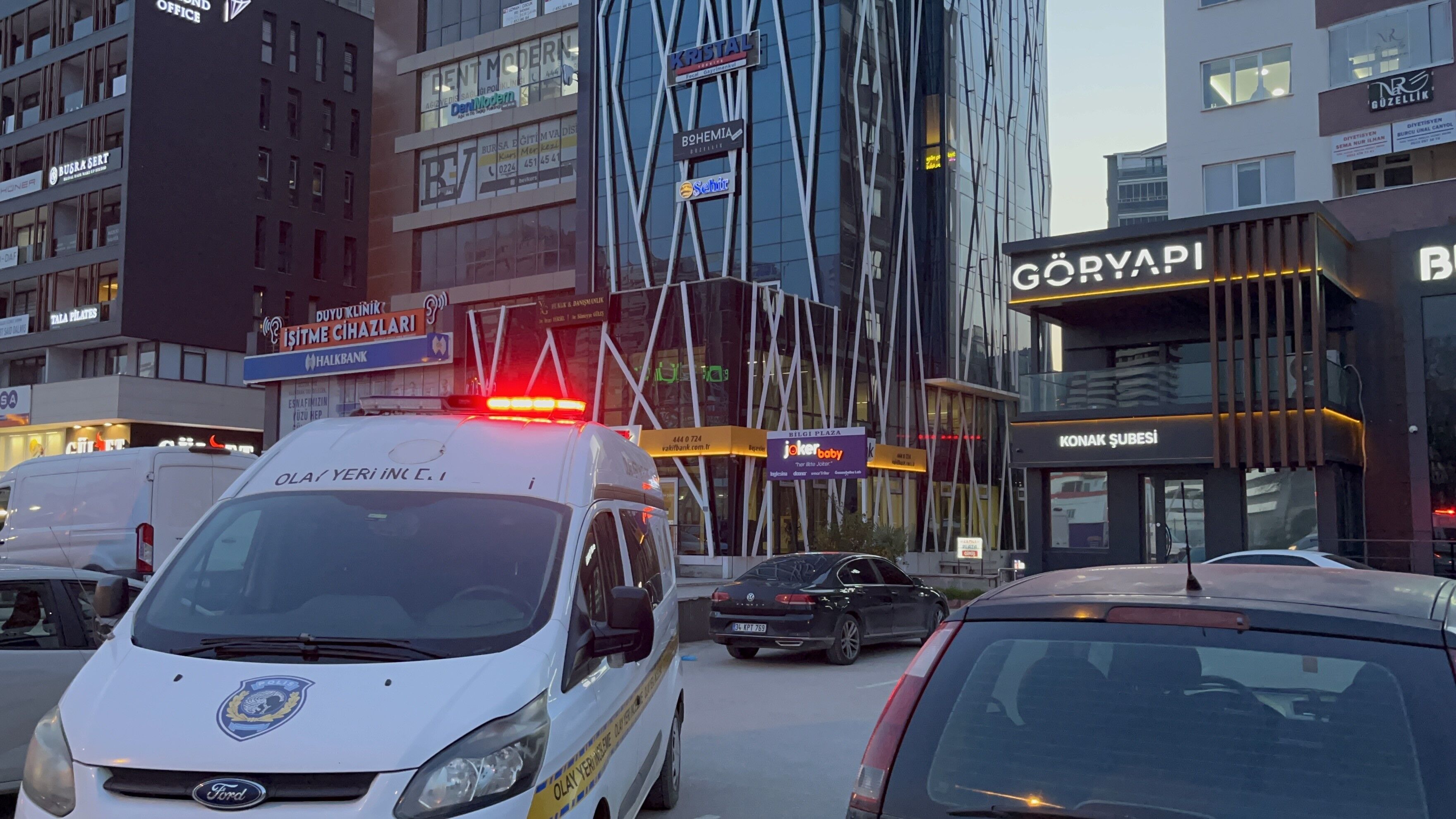 Guzellik Merkezinde Dehset Eski Sevgilisini Oldurup Intihara Kalkisti (5)