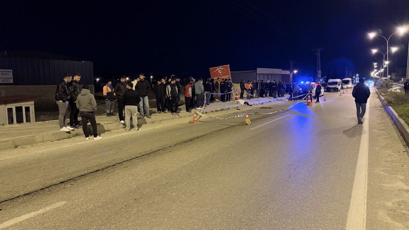 Henuz 17Sindeydi Belediye Otobusuyle Carpisan Motosiklet Surucusu Genc Hayatini Kaybet (3) (Orta)