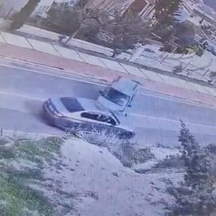 Inanilmaz Olay Kazazedelere Yardima Kostu Yedigi Yumruklarla Soke Oldu (3)