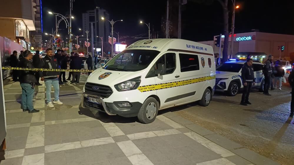 Infaz Gibi Saldiri Kar Maskeli Sahislar 26 Yasindaki Genci Sokak Ortasinda Oldurdu (4)