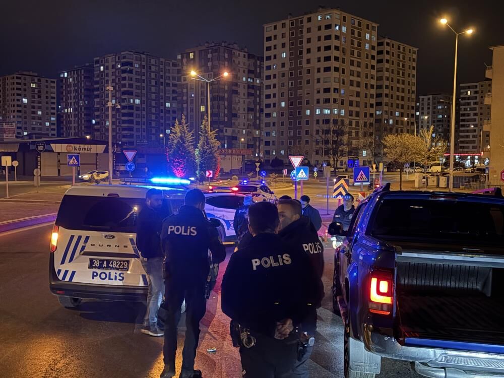 Kamyonet Ve Cip Polis Kovalamacasinda Yakalandi Ehliyetler El Konuldu Cezalar Dudak Uc (3)