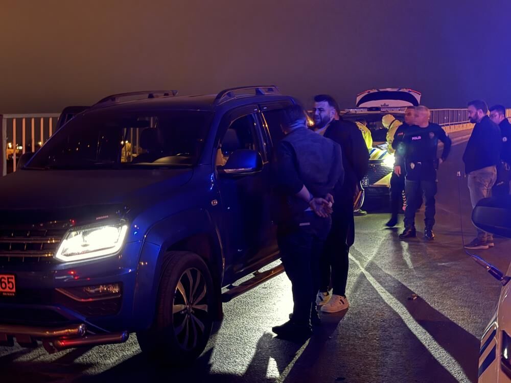 Kamyonet Ve Cip Polis Kovalamacasinda Yakalandi Ehliyetler El Konuldu Cezalar Dudak Uc (5)