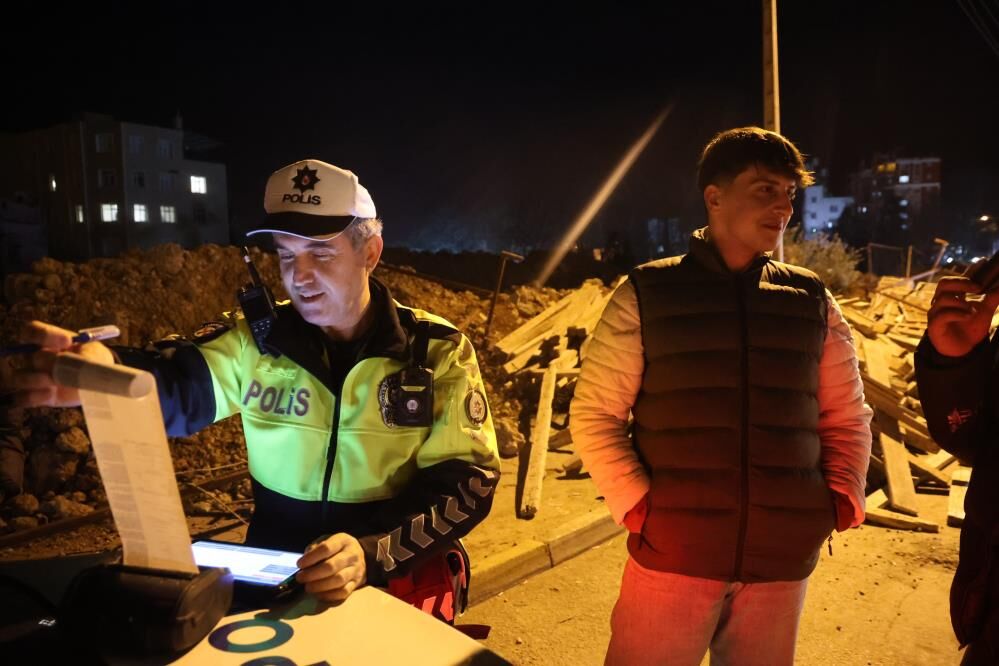 Kasksiz Motosiklet Surerken Ilginc Teklif Cezayi Bana Degil Plakaya Yazin Dedi Polis Y (4)