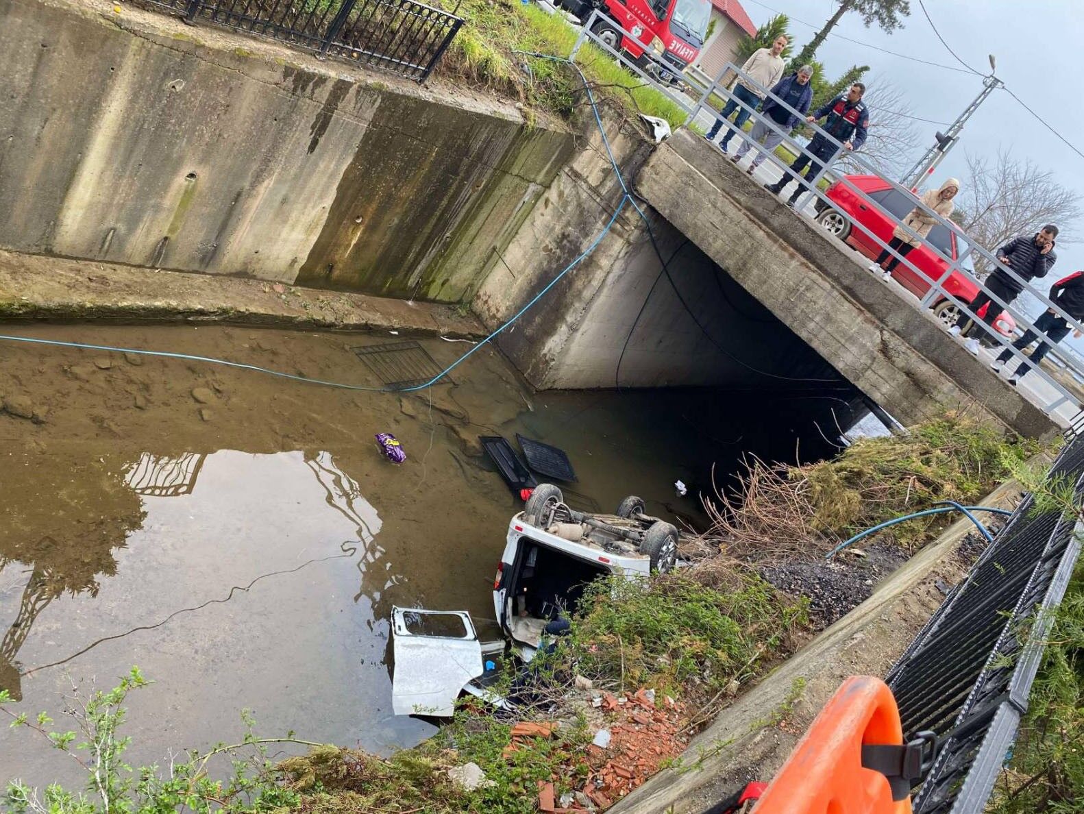 Katliam Gibi Kaza 3 Olu 2 Agir Yarali Dere Yatagina Yuvarlandilar (1)-1