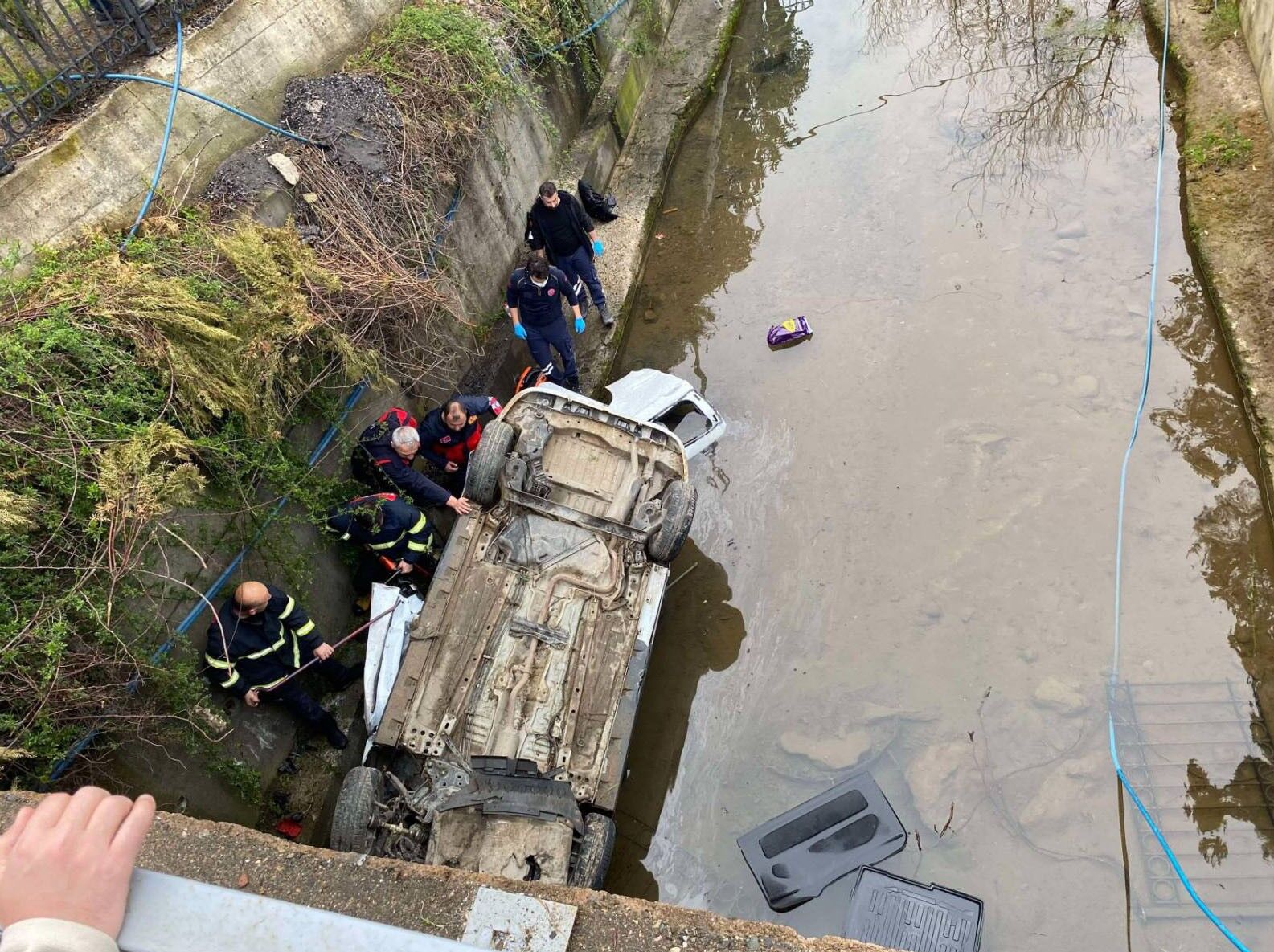 Katliam Gibi Kaza 3 Olu 2 Agir Yarali Dere Yatagina Yuvarlandilar (2)