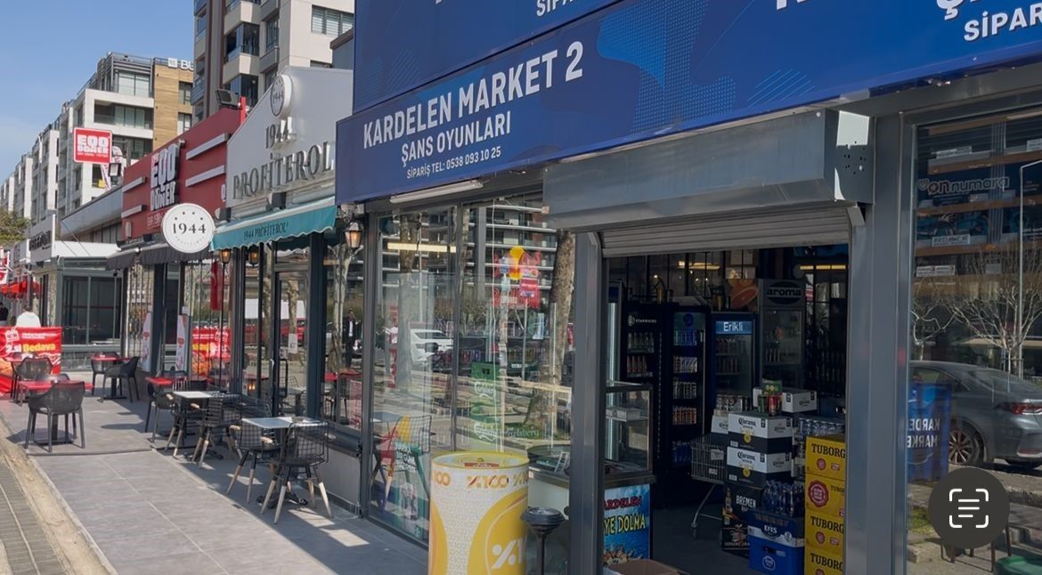 Kaza Yapti Alkol Aldi Yardim Eden Kadinlari Darp Etti Ilginc Olay Kameraya Yansidi (8)