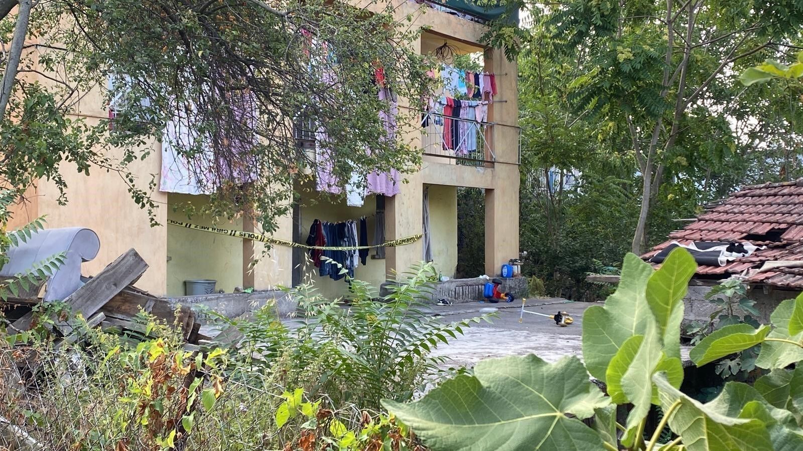 Kedimin Ve Kusumun Kafasini Kesti Diyen Kadin Kocasini Oldurdu (3)