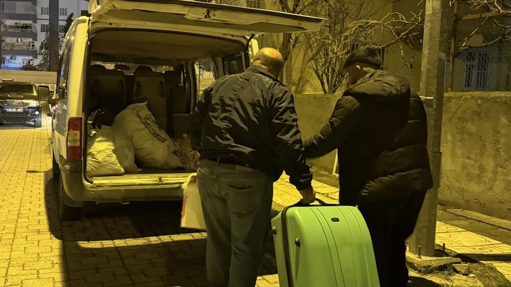 Kolonlardan Gelen Catlama Sesi Panik Yaratti 6 Katli Apartman Bosaltildi (3)