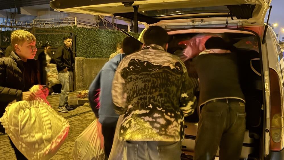 Kolonlardan Gelen Catlama Sesi Panik Yaratti 6 Katli Apartman Bosaltildi (4)