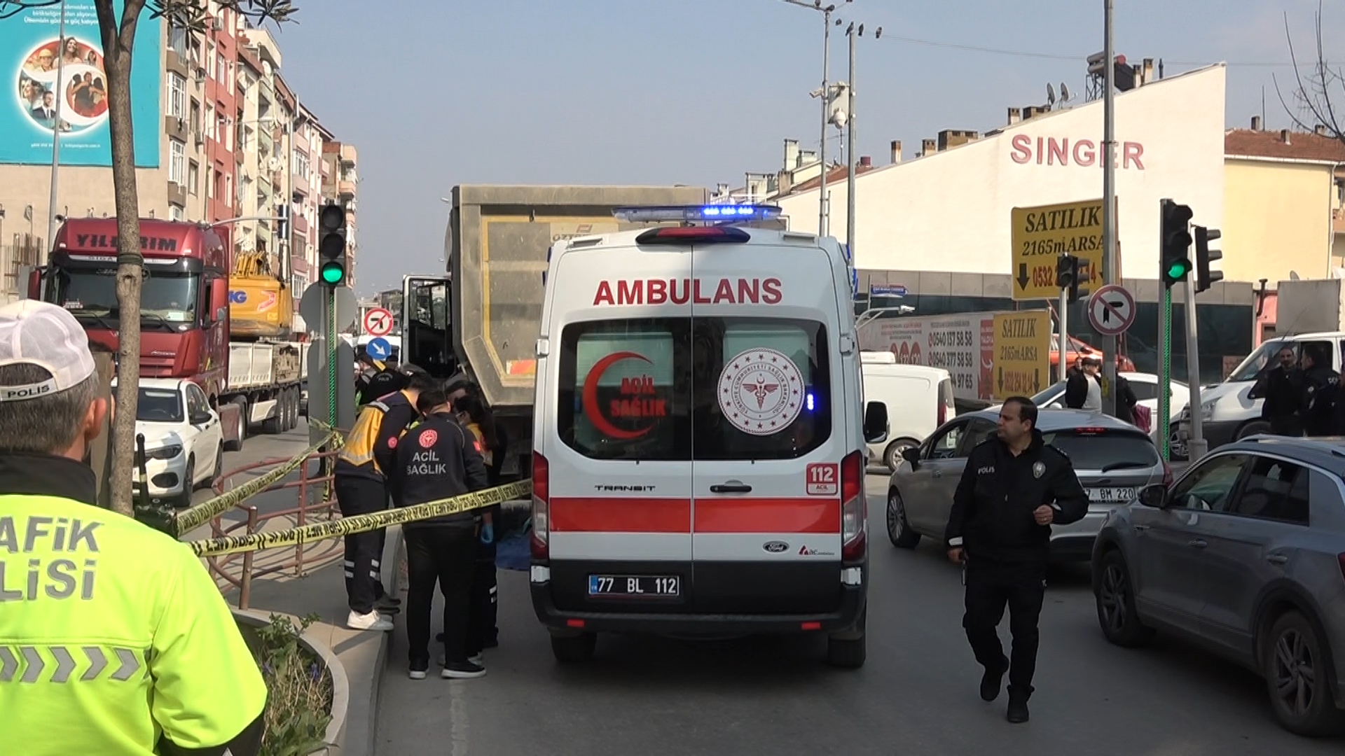 Kör Nokta Faciası! Kamyonun Altında Böyle Can Verdi (3)