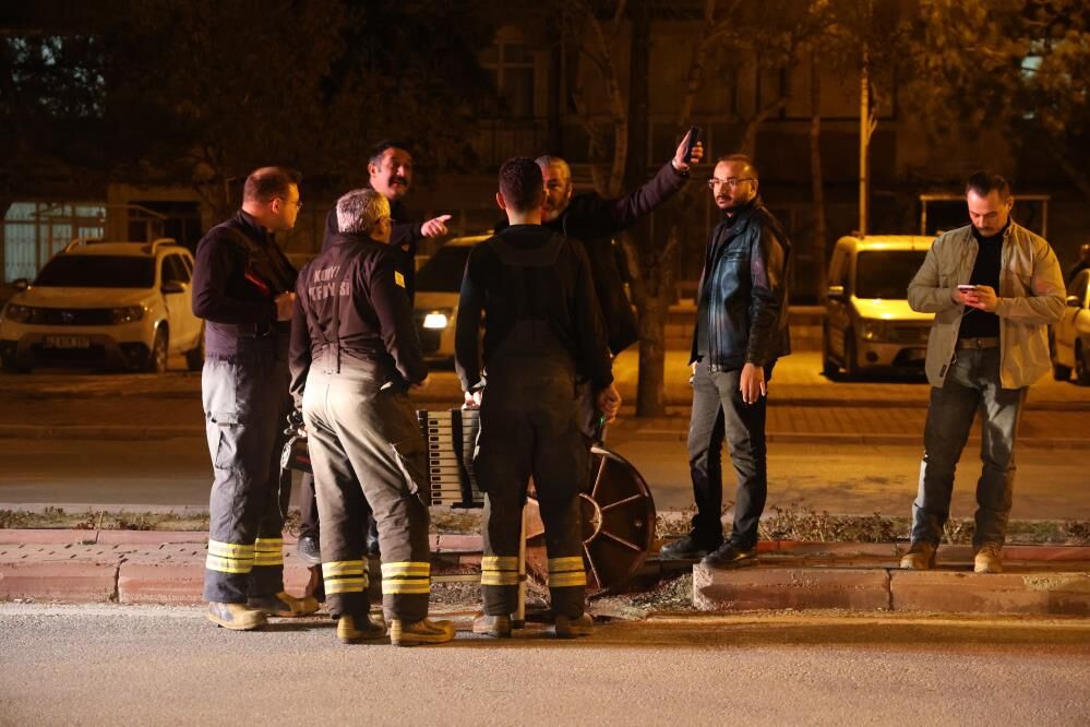 Kuyumcuda Korku Dolu Anlar Biber Gazi Siktilar Bilezikleri Alip Kactilar (2)