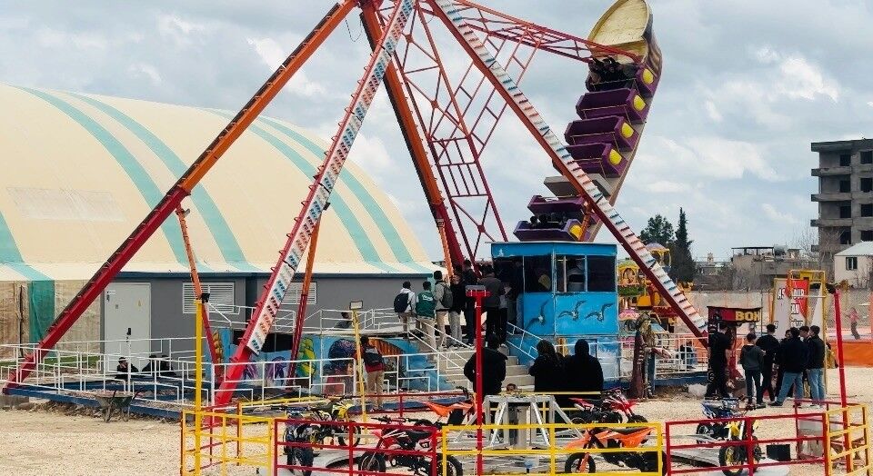 Lunapark Eglencesi Kabusa Dondu Gondolda Tekmeli Yumruklu Kavga (1)