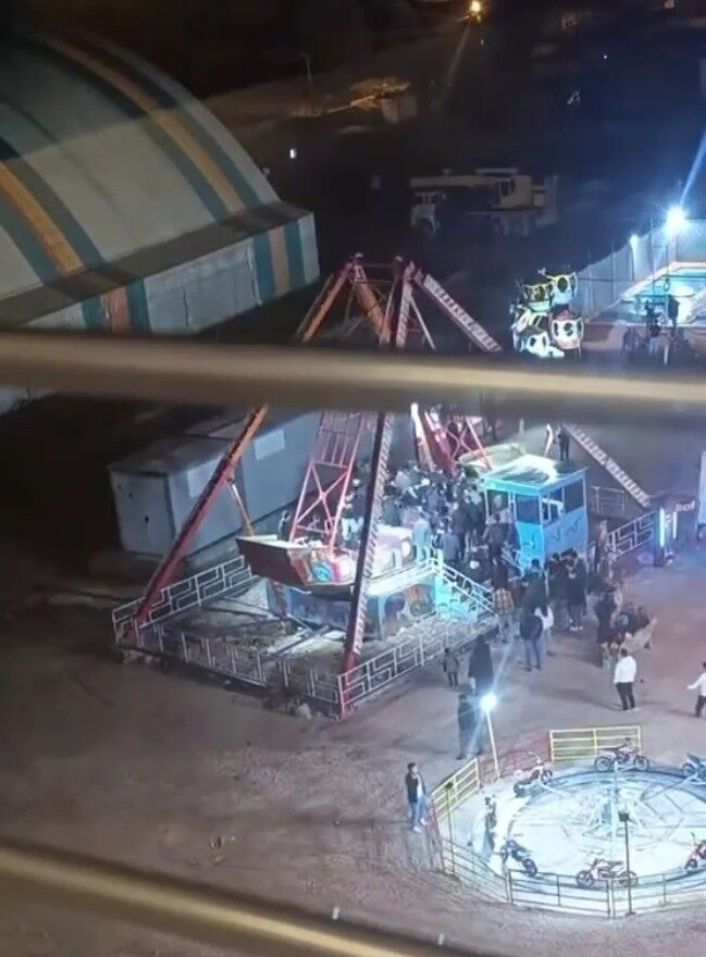 Lunapark Eglencesi Kabusa Dondu Gondolda Tekmeli Yumruklu Kavga (4)