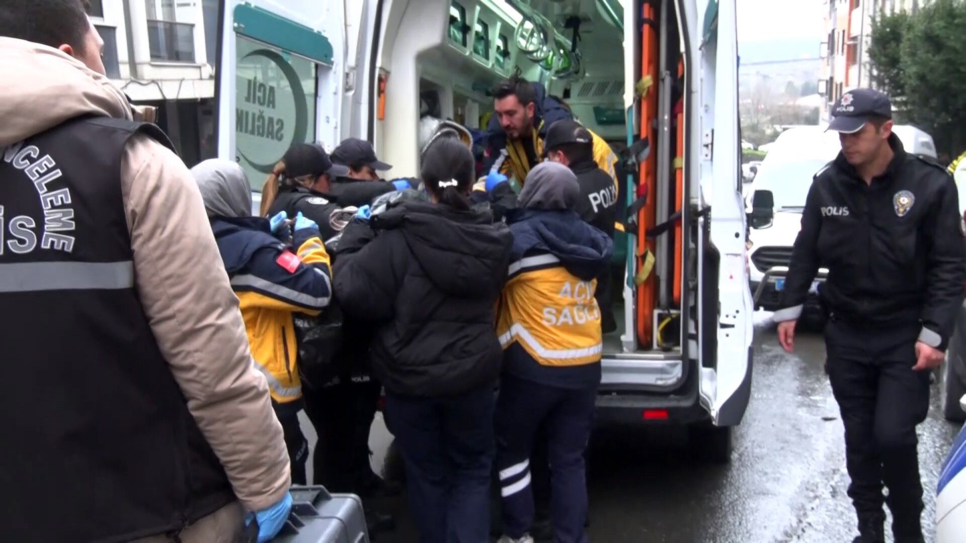 Mahalle Esnafi Olayi Anlatti Geldigimizde Yasli Teyze Yerde Yatiyordu (1)-1