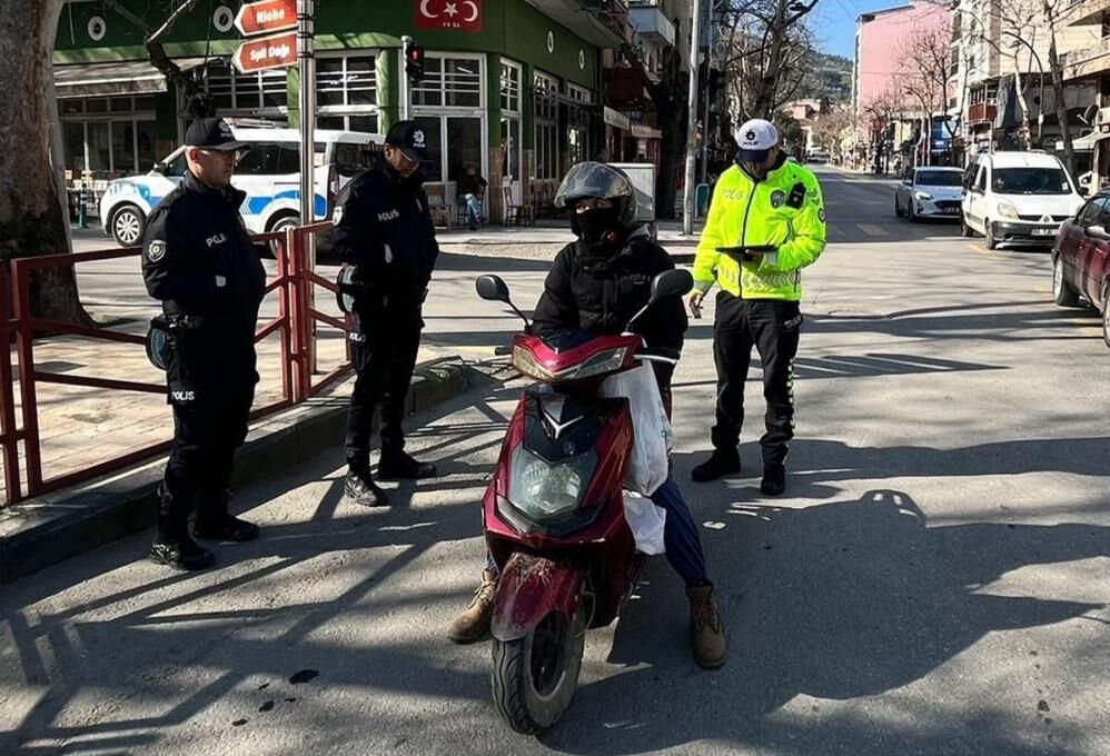 Manisa Genelinde Kask Takmayan Suruculer Yandi (1)