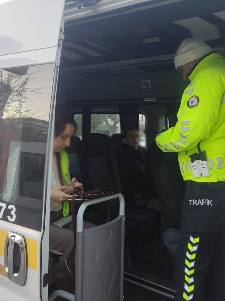 Manisada Okul Servislerine Polis Denetimi Kusurlulara Ceza Yagdi (2)