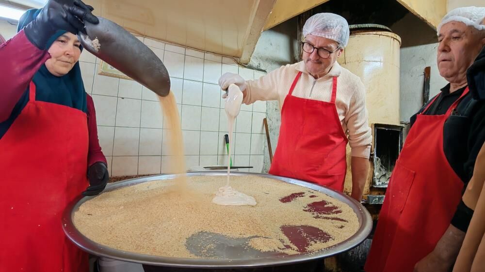Manisada Sadece Ramazanda Yapilan Lezzet Bitli Helva Gelenegi Suruyor (5)